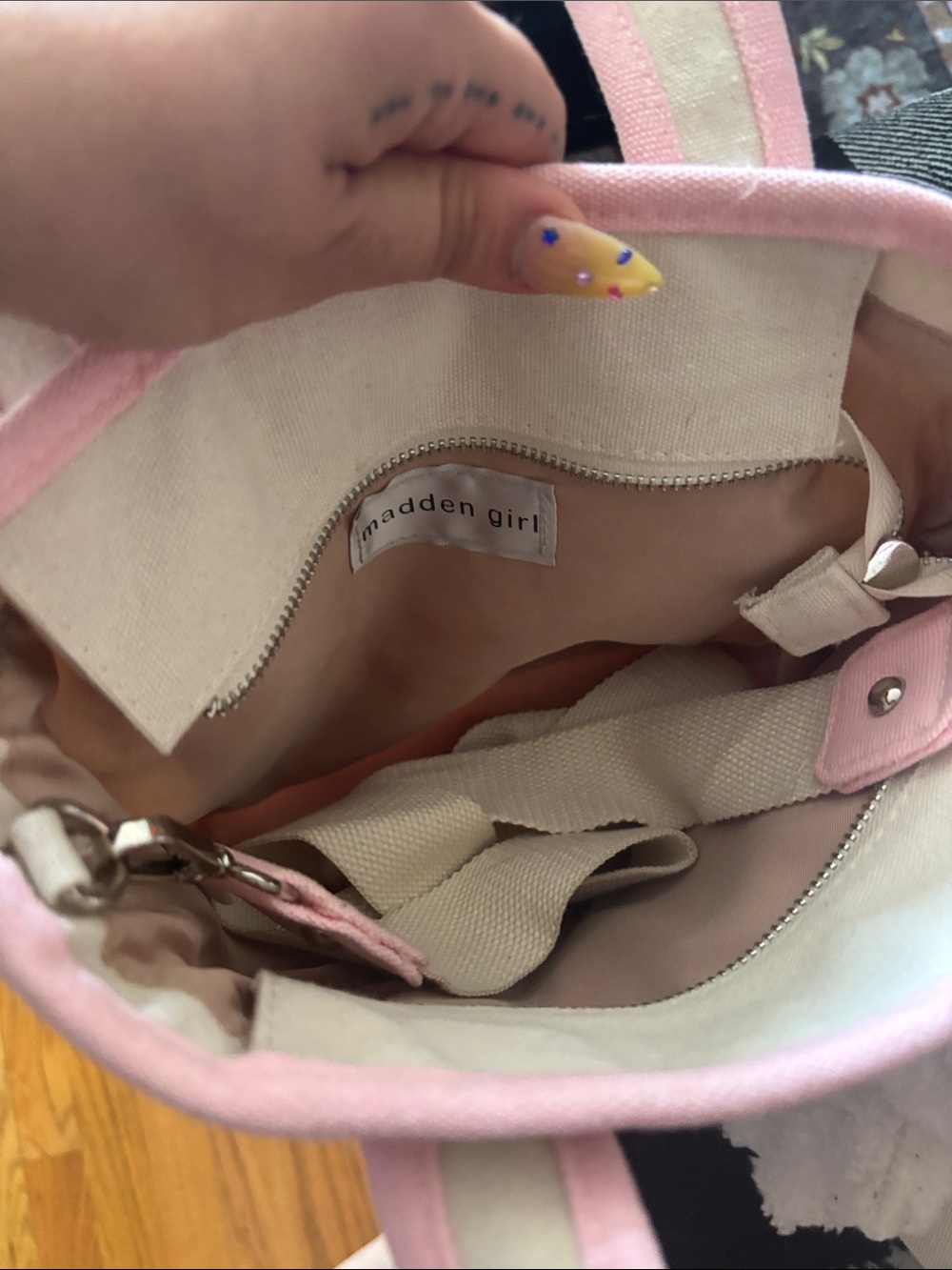 Never used Steve Madden viral pink bow bag. - Picture 3 of 3